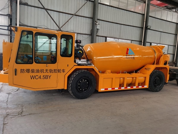 礦用濕噴臺(tái)車，礦用混凝土泵，礦用攪拌機(jī)發(fā)貨