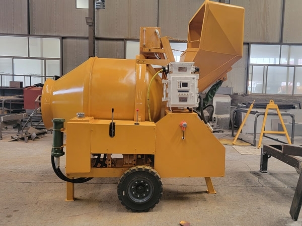 礦用濕噴臺(tái)車，礦用混凝土泵，礦用攪拌機(jī)發(fā)貨